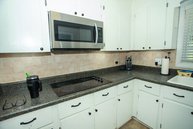 Building Photo - 6969 Andalusia Dr