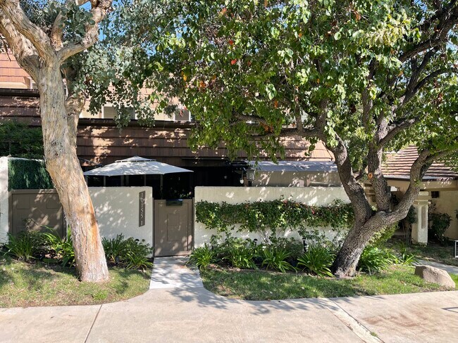 Entrada principal en Patio cerrado - 10155 Larwin Ave