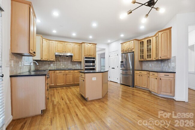 Foto del edificio - 1425 Bristol Pl Ct