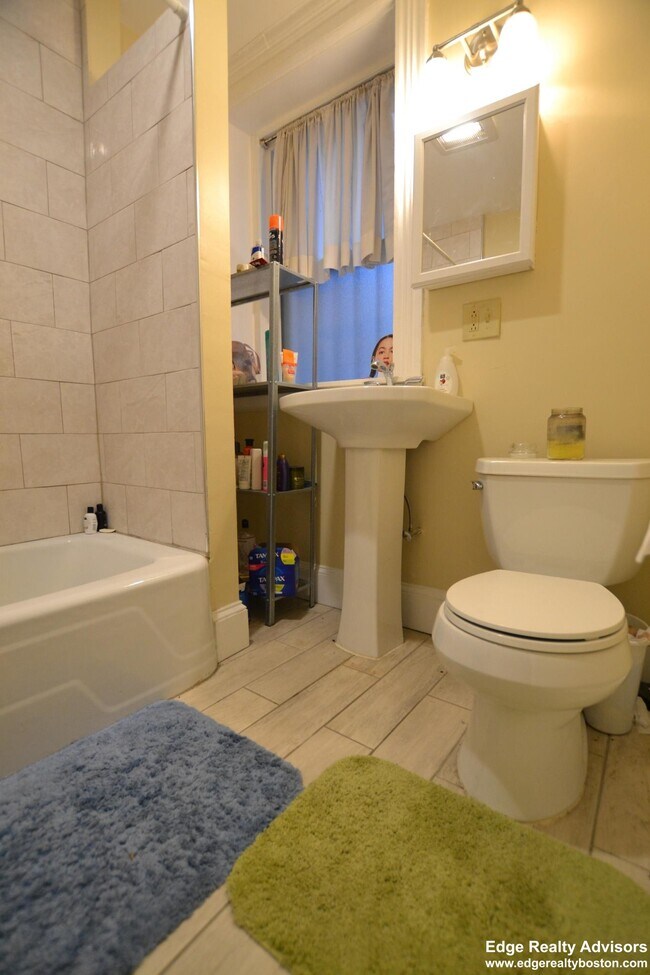 Foto del edificio - 1719 Commonwealth Ave