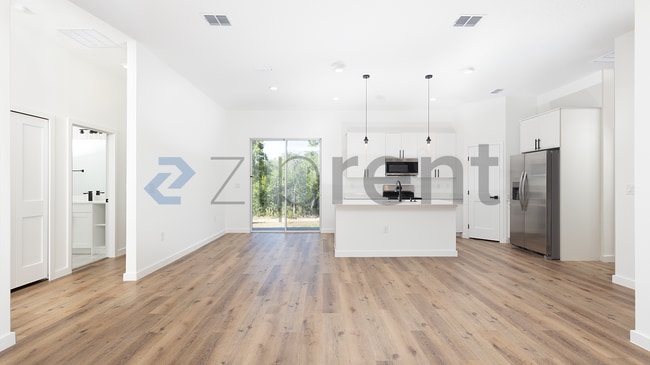 Building Photo - Unit