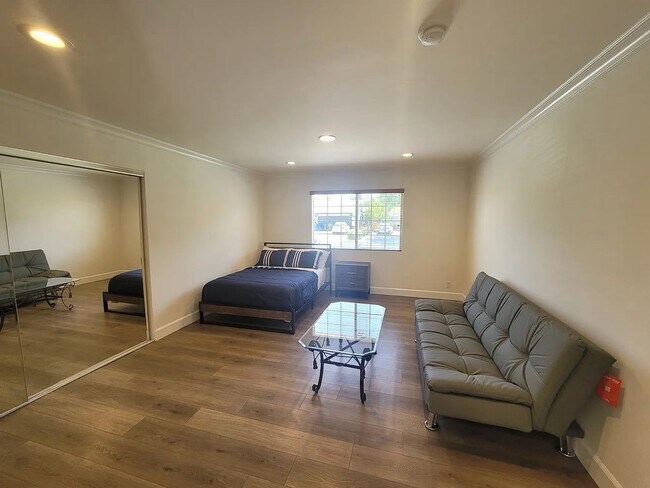 Foto del edificio - 6709 Lennox Ave