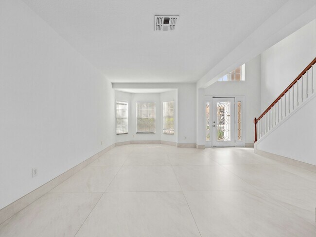 Foto del edificio - 6457 Winder Oaks Blvd