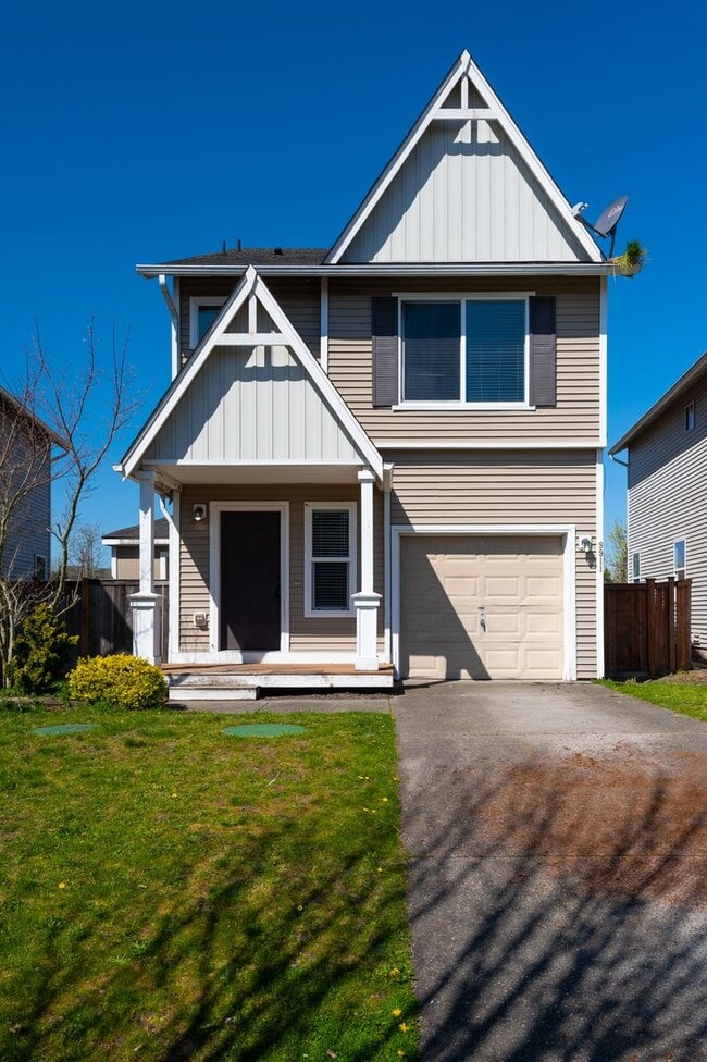 Building Photo - 3 Bedroom 2.5 Bath with fenced yard