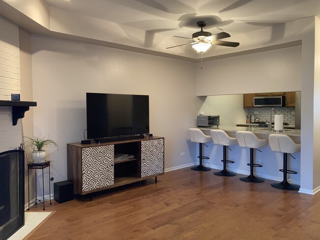 Building Photo - 1497 Golfview Dr