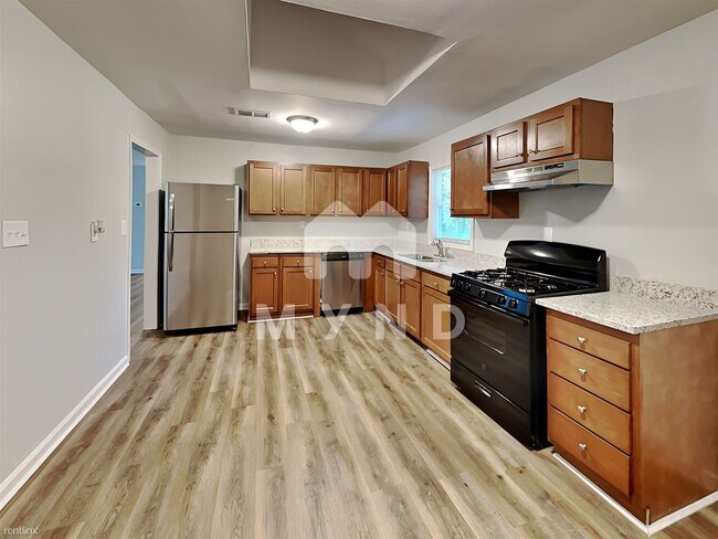 Building Photo - 4 br, 1.5 bath House - 2116 Barbara Ln