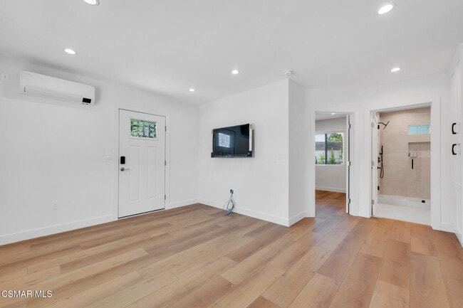 Foto del edificio - 7633 Yarmouth Ave
