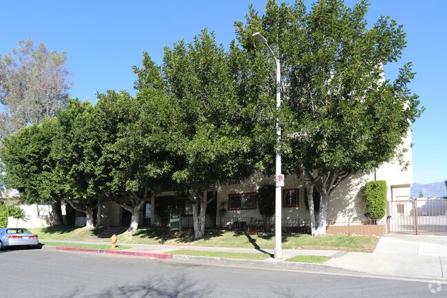 Foto del edificio - Lemarsh Chatsworth Apartments