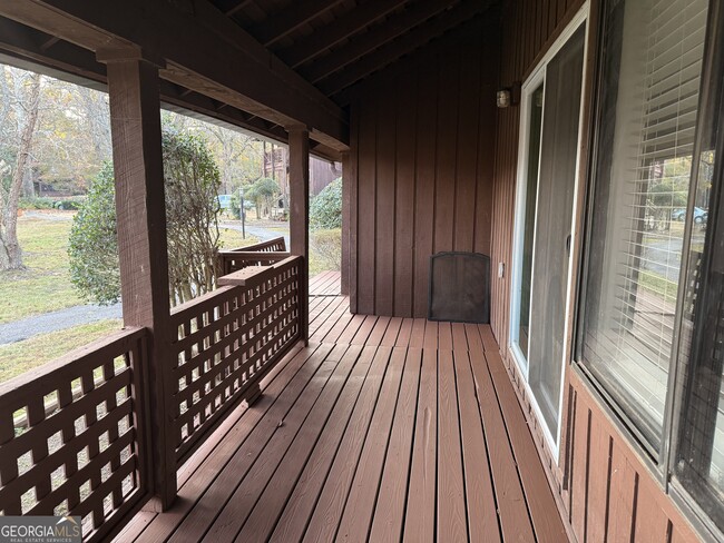 Building Photo - 20 Fairway Ln