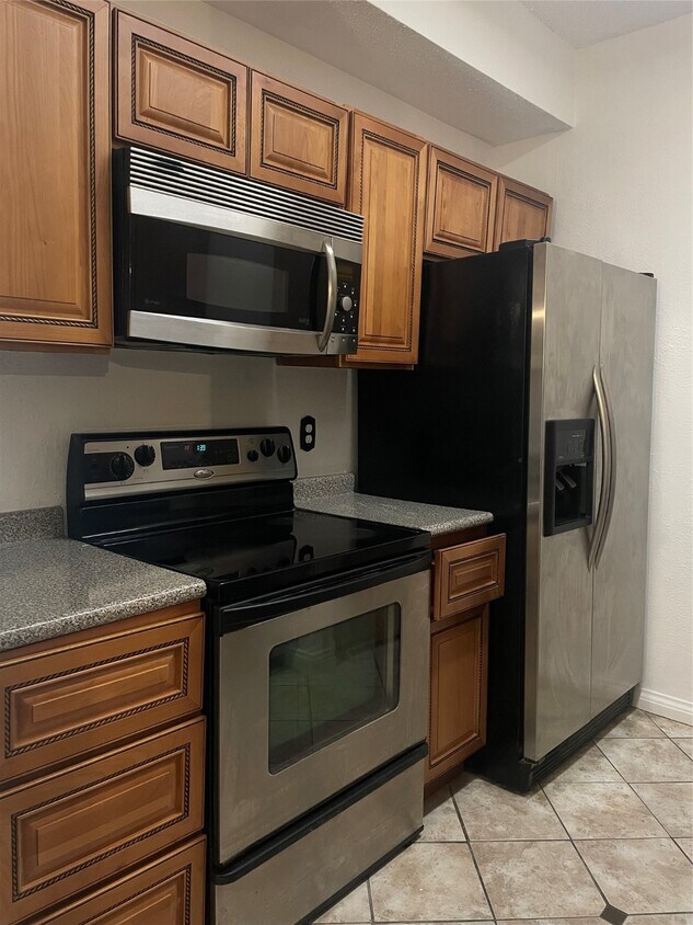 Foto principal - 10051 Westpark Dr