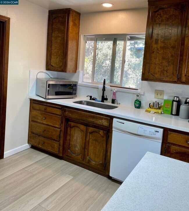 Foto del edificio - 4694 N Stone Road