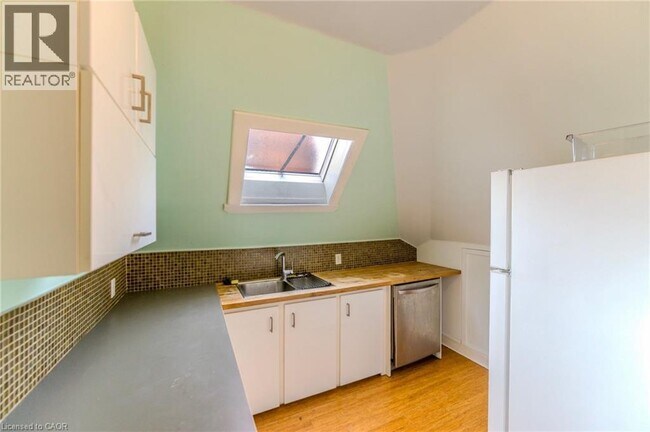 Photo du bâtiment - 183 James St S