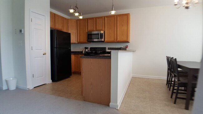 Bright open kitchen - 1011 Granby St