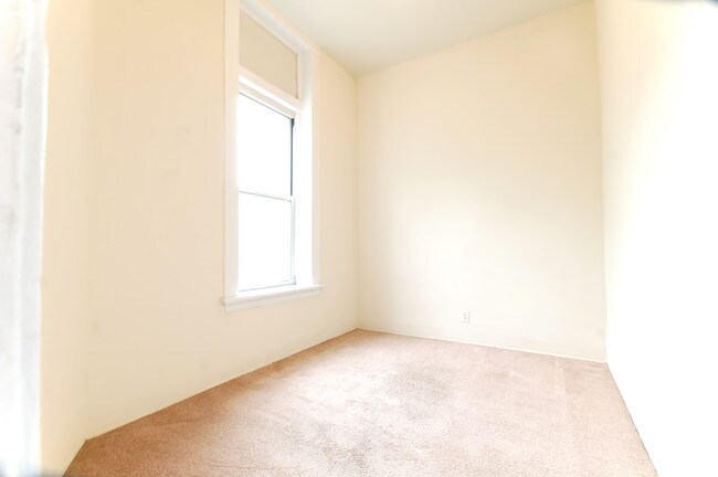 Foto del edificio - 2745 W Division St