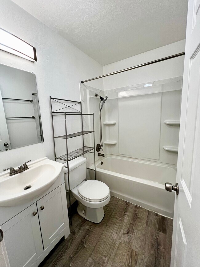Bathroom - 4324 Thompson Ave
