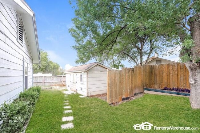 Building Photo - LOCATION!  Come see this beautifully updat...