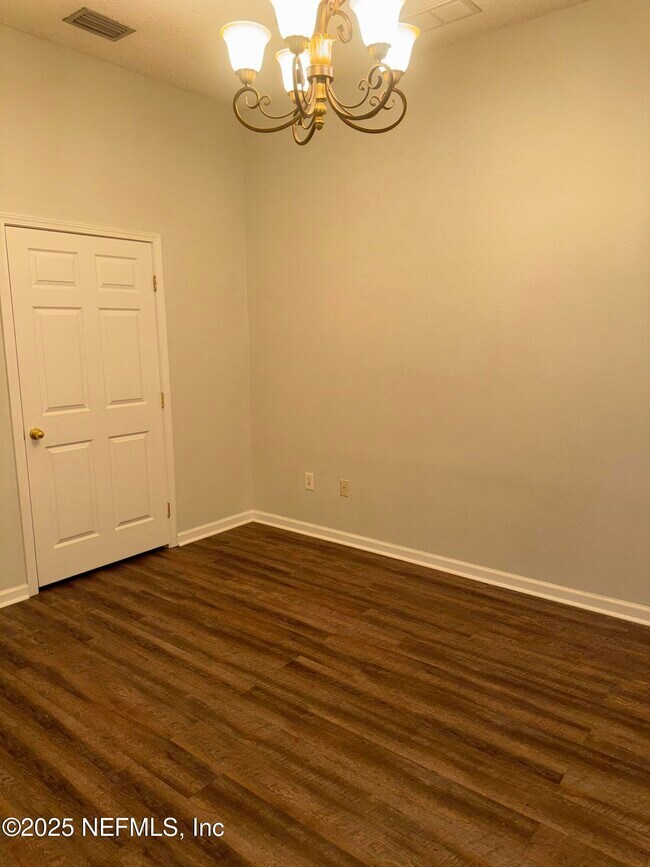 Foto del edificio - 7047 Deer Lodge Cir