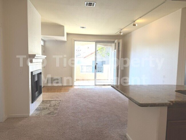 Foto del edificio - ***Dual-Primary 2 bed / 2 bath Condo in Carmel Valley - Available NOW***