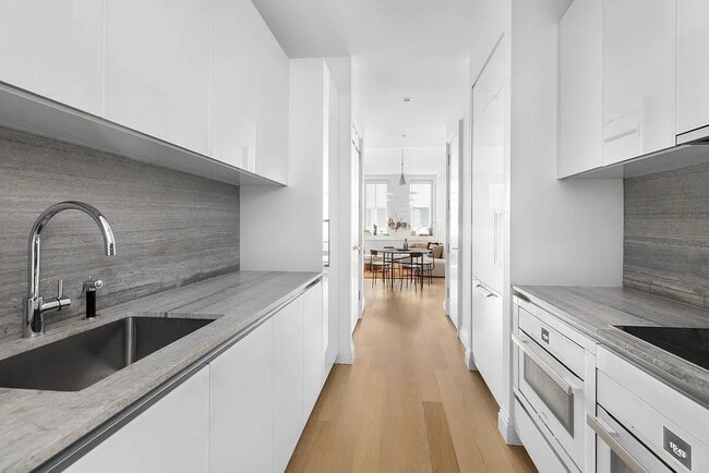 Building Photo - 1 Wall St