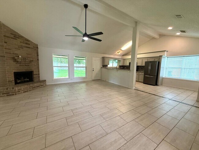 Building Photo - 646 Fair Oak Dr