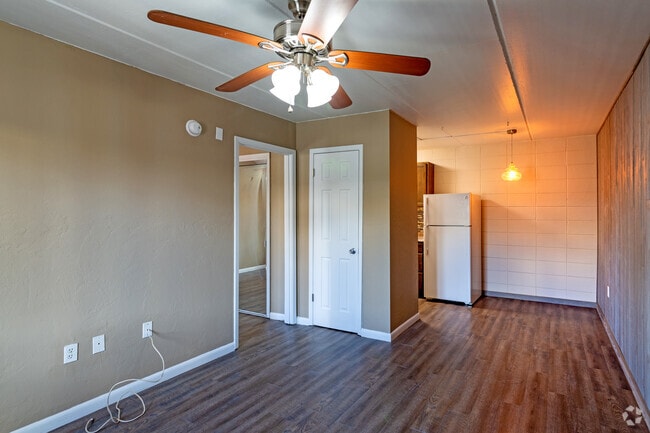 1B, 1BA - 540 SF, Living/Dining - A University View Apartments