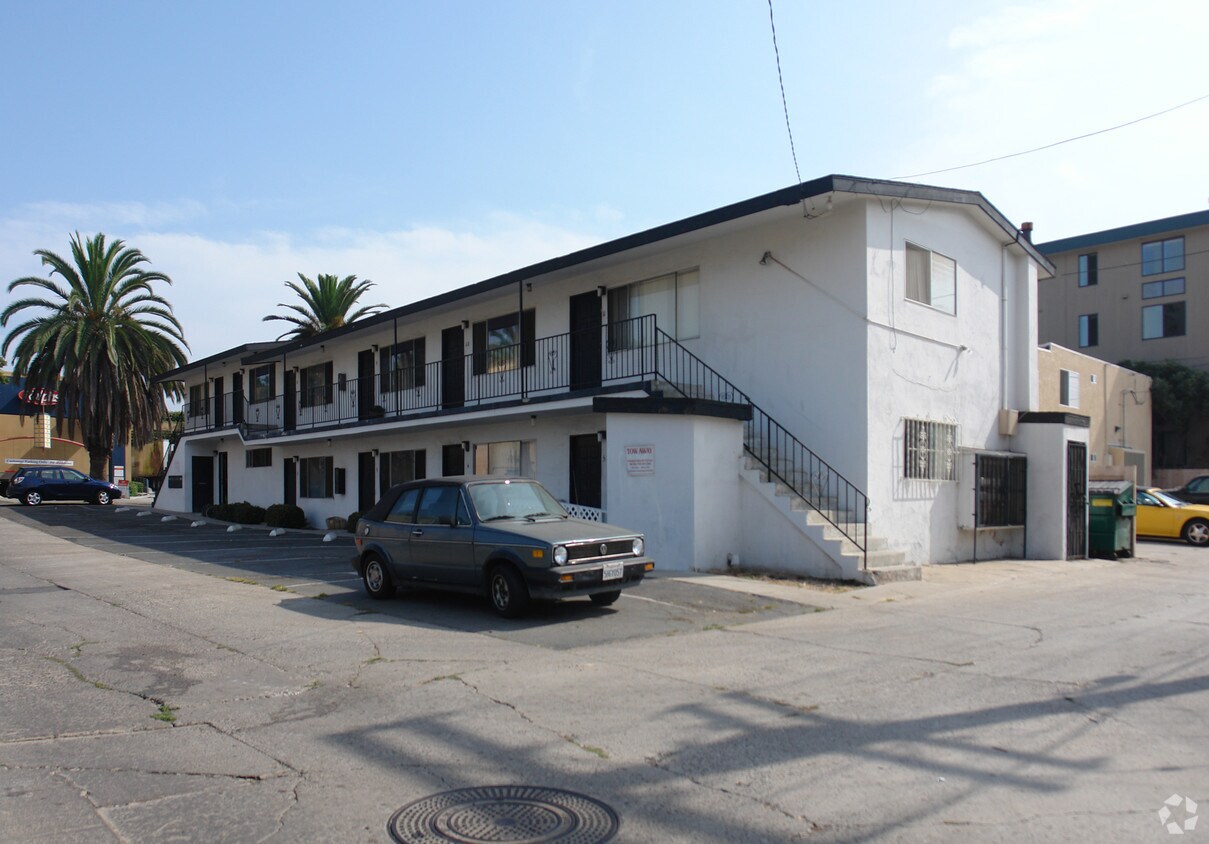Building Photo - 835 Thomas Ave