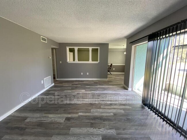 Foto del edificio - 11405 3rd St N