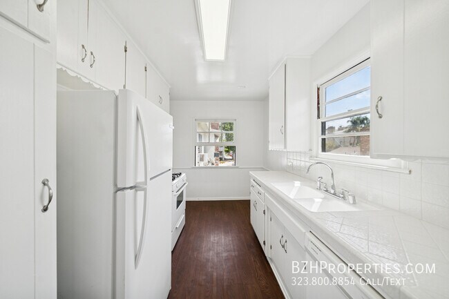 Foto del edificio - 5305 Vantage Ave