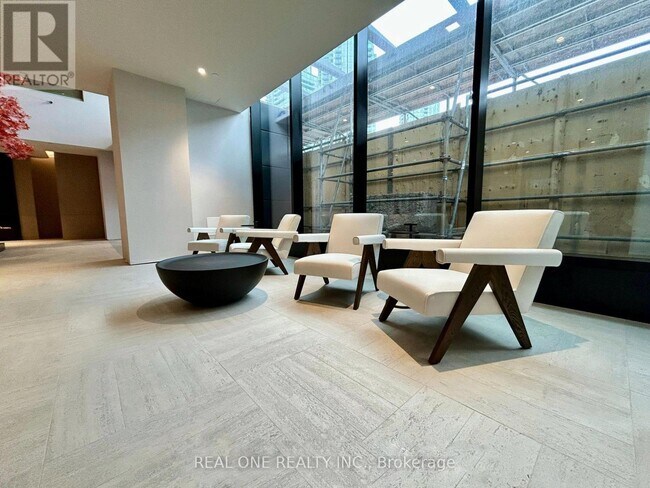 Photo du bâtiment - 4015 The Exchange