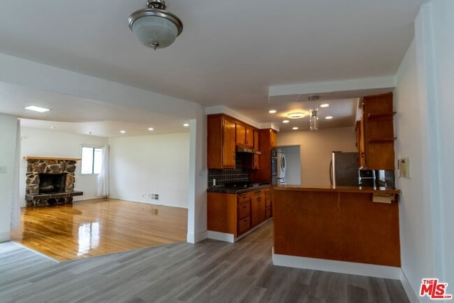 Foto del edificio - 443 Lomita St