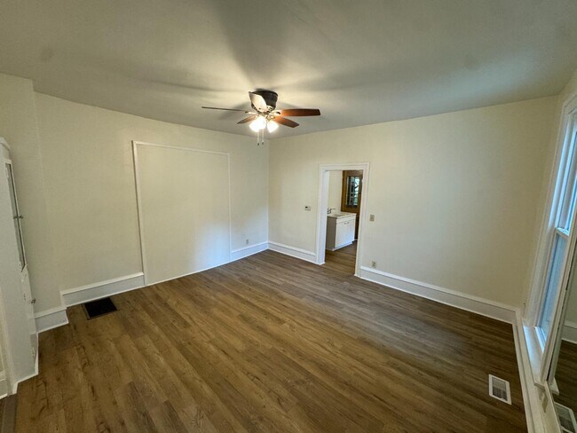 Foto del edificio - 1007 N Prairie St