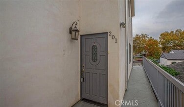 Building Photo - 242 W Linden Ave