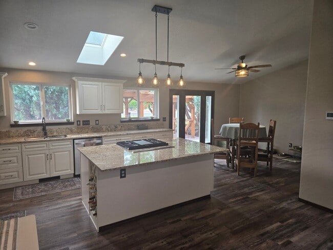 Building Photo - 6762 NW Larch Dr