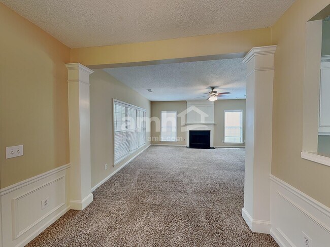 Foto del edificio - 2523 Davenham Ln