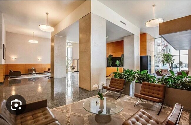 Foto del edificio - 6040 JFK Blvd E