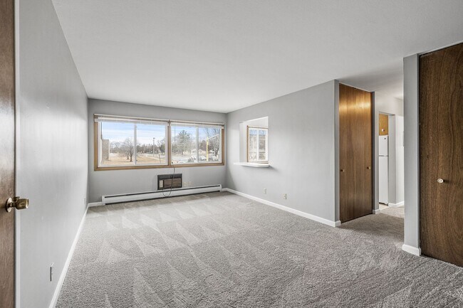 Foto del edificio - Spacious 2BR/1Bath Available Now!