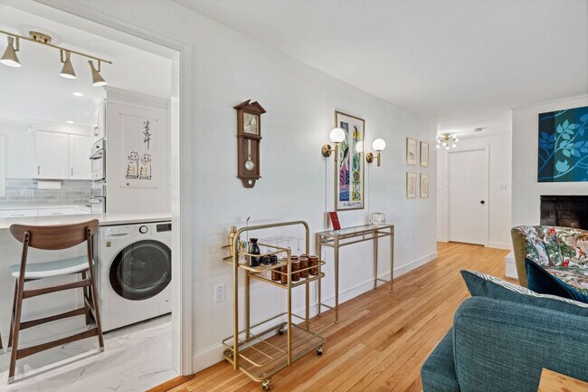 Foto del edificio - 171 Brackett Rd