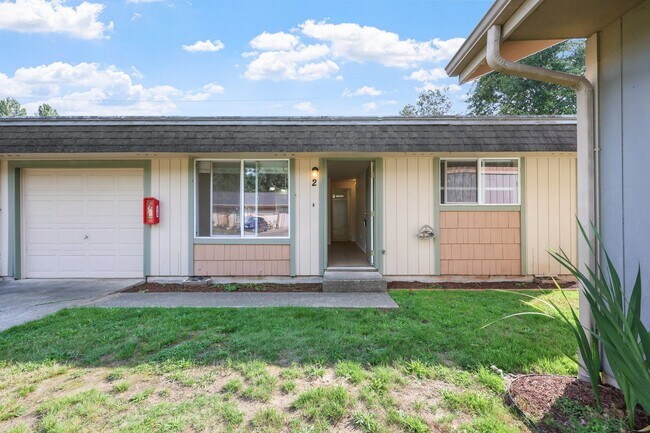 Foto del edificio - Move in ready! 2 bed 1 bath Olympia duplex!