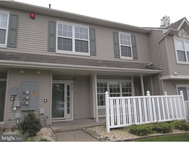 Building Photo - 2403 Beacon Hill Dr