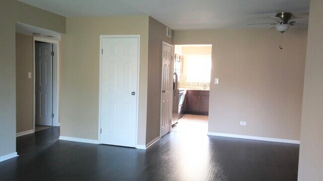 Foto del edificio - 9430 Bay Colony Dr