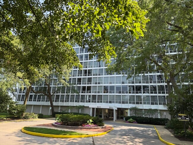 Foto del edificio - 601 E 32nd St