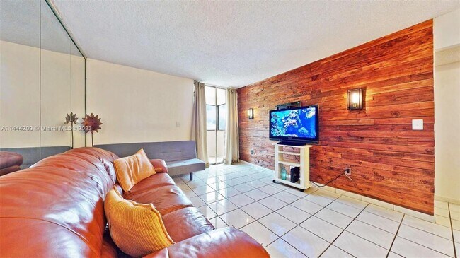 Foto del edificio - 5050 NW 7th St