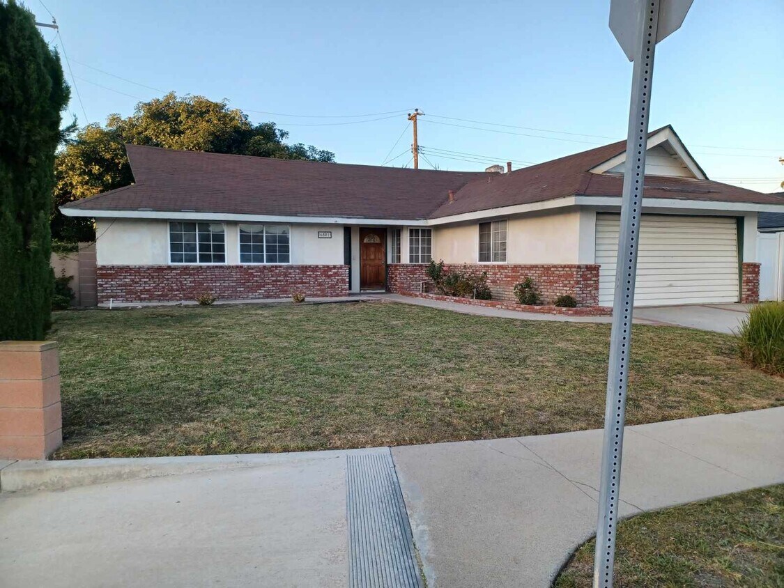 Foto principal - 6501 Brad Dr