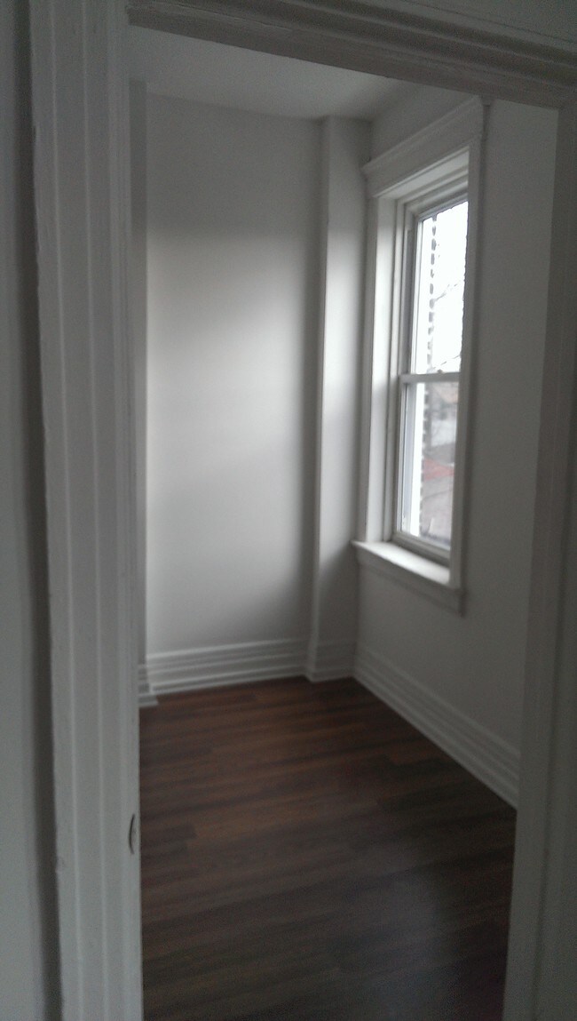Building Photo - 2145 W 19th St