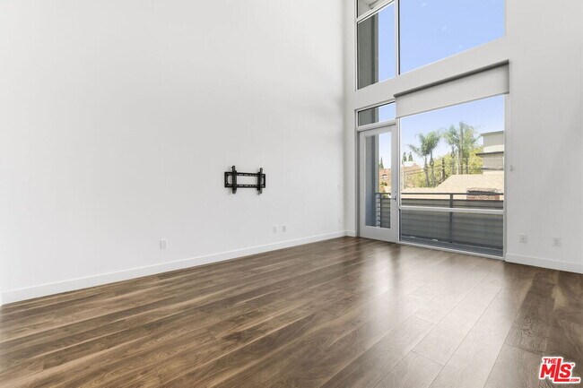 Foto del edificio - 6021 W Beachwood Ln