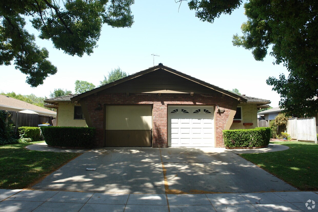 Foto del edificio - 541-539 Westlake Dr