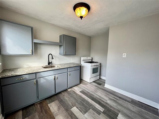 Foto del edificio - 2300 Hutton St
