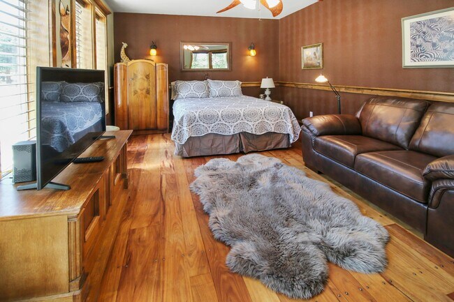 Foto del edificio - Safari Suite: Cozy, Downtown Jacksonville, First Floor $300 Utility Fee