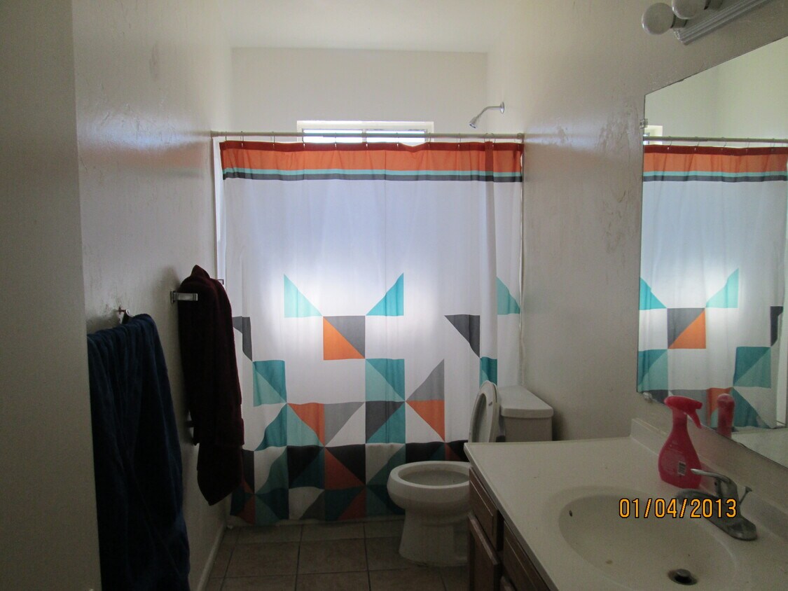 Building Photo - 1245 E Waverly St