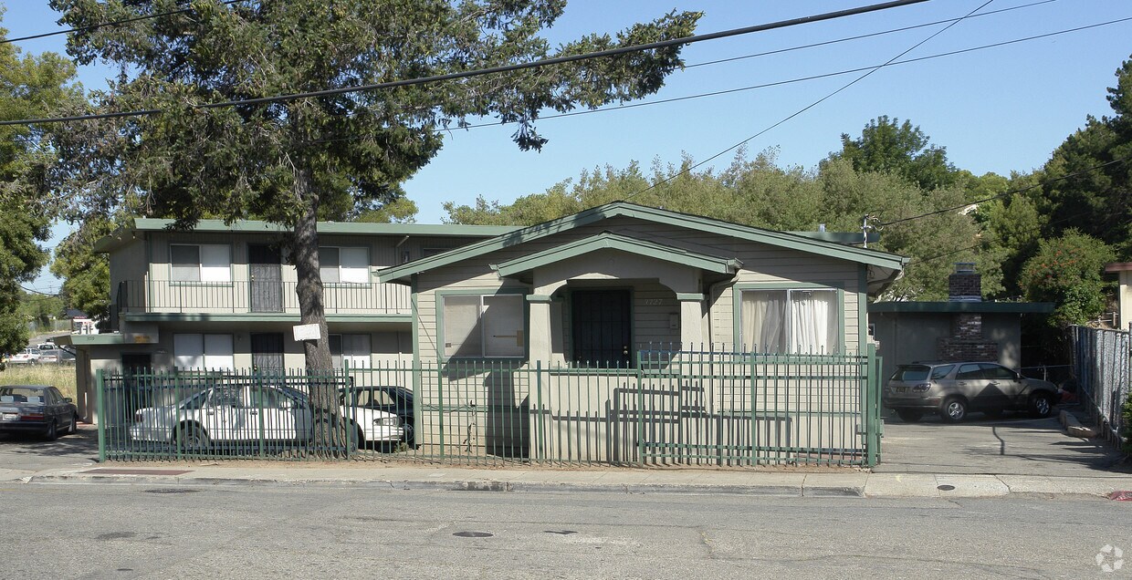 Primary Photo - 3719-3727 Buell St